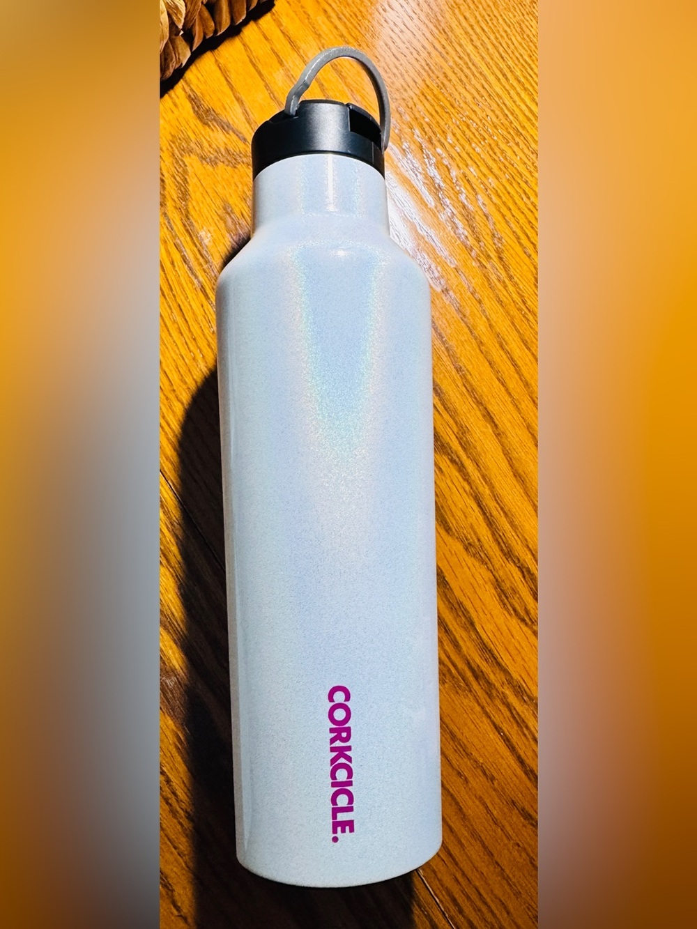 CORKCICLE. 20 oz insulated canteen tumbler with Sport Top handle. Excellent cond
